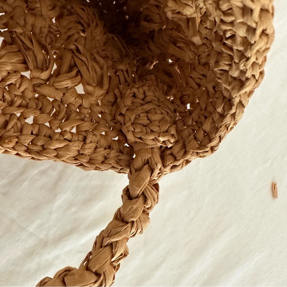 Hand crochet raffia baguette bag - Picture 4 of 9